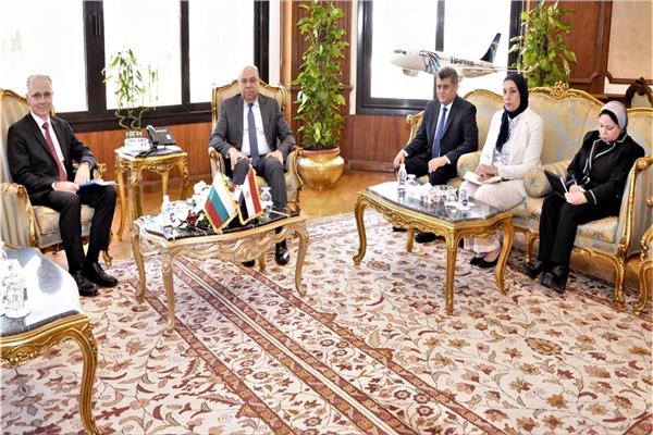 لقاء وزير الطيران المدنى 