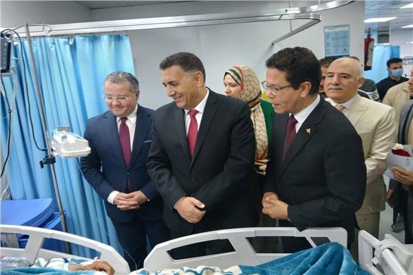 جولة تفقدية سابقة لمحافظ القليوبية ورئيس جامعة بنها للمرضى