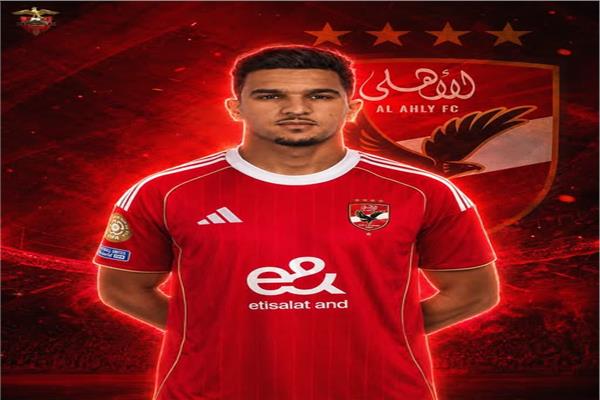 المهاجم الجزائري منصف بقرار