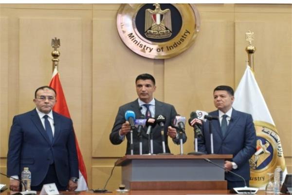 المهندس خالد هاشم وزير الصناعة