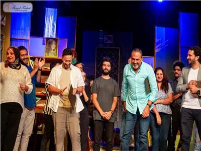 حمادة هلال يحتفل بعيد ميلاد خالد سرحان على مسرح «الفنون المسرحية»