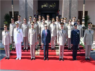 السيسي يهنيء شعب مصر بذكرى انتصارات أكتوبر ويجتمع بالمجلس الأعلى للقوات المسلحة