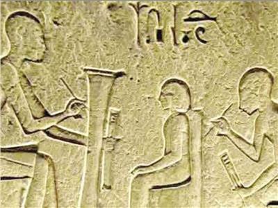 "أقلام البوص والأوستراكا".. أهم أدوات الكتابة لدى المصرى القديم