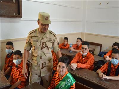 القوات المسلحة تنظم زيارات لمرافقة أبناء الشهداء ومصابى العمليات للمدارس 