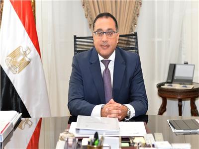 رئيس الوزراء يصل باريس لتوقيع البرنامج القُطرى بين مصر و«التعاون الاقتصادى»