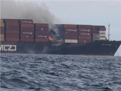 حريق فى سفينة حاويات مواد كيميائية قرب سواحل كندا