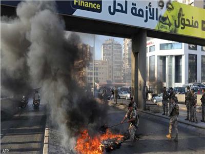 عودة الاحتجاجات.. لبنان يستفيق على "قطع الطرقات"