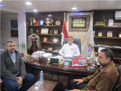 رئيس حي المطرية يعقد لقاءات مع مندوبي محافظة القاهرة لبحث شكاوى المواطنين