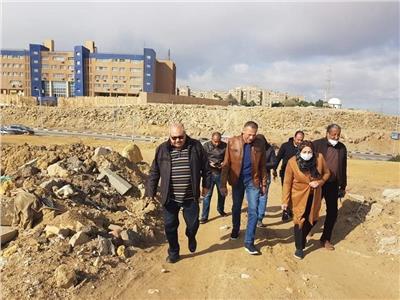 نائبة محافظ القاهرة تتفقد مشروعات تطوير الطرق بـ«المقطم»