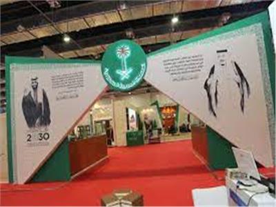 الباحثون يتوافدون على جناح مركز البحوث السعودي بمعرض الكتاب