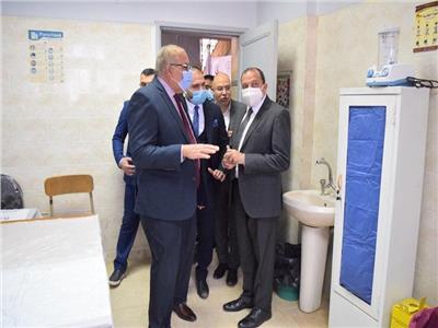 رئيس جامعة بني سويف يفتتح عيادة القدم السكري بالمستشفى الجامعى