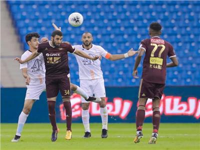 الشباب يستدرج الفيصلي لاستعادة الوصافة في الدوري السعودي