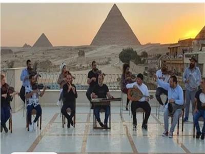 «الآثار» تنفي إحياء «أوركسترا إسرائيلية» حفلا موسيقيا داخل الأهرامات