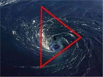 عالم محيطات يكشف سر الأهرامات الزجاجية والتكنولوجيا الخفية تحت مثلث برمودا