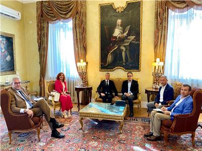 وزير السياحة يستهل زيارته لـ"روما" بلقاء رئيس اتحاد شركات السياحة الإيطالية