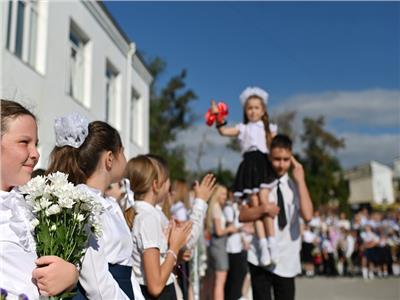 روسيا تحتفل باليوم الأول لافتتاح المدارس .. ورواد فضاء يهنئون التلاميذ 