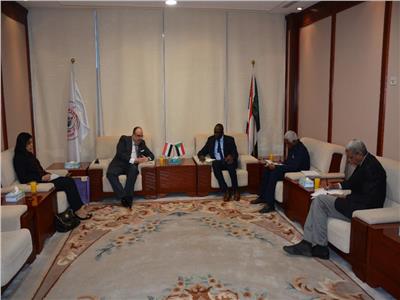 وزير الطاقة السوداني يبحث مع السفير المصري تطوير العلاقات بين البلدين