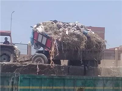 نقل ٣٤٦٠ طن قمامة ومخلفات من المقالب  لمصانع التدوير خلال حملات نظافة بالبحيرة