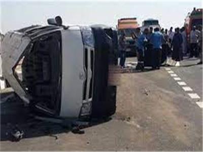 لقي سائق مصرعه، فيما أصيب 4 أشخاص في 4 حوادث انقلاب بطرق المنيا.