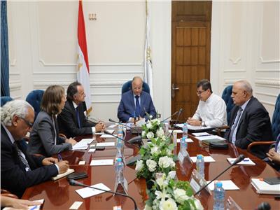 محافظ القاهرة يلتقي وفد بنك التنمية الألمانية لتطوير منظومة النقل الحضري 