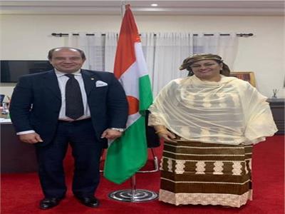 سفير مصر يلتقي السيدة الأولى في جمهورية النيجر