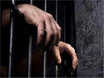 حبس 3 أشخاص بحوزتهم كمية كبيرة من مخدر الحشيش بالقاهرة   