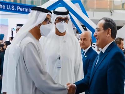 «وزير البترول» في مقدمة مستقبلى رئيس دولة الإمارات خلال تفقده معرض أديبك 2022