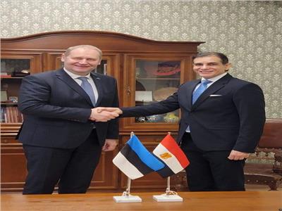 سفير مصر يبحث تعزيز التعاون الزراعي مع وزير الشئون الريفية الإستوني