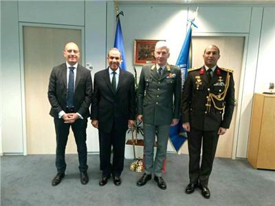 سفير مصر في بروكسل يبحث  التعاون في مجالات الدفاع والأمن مع مسئولين بـ" الناتو"
