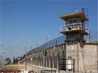 قيادي فلسطيني : نقل مروان البرغوثي و70 أسيرا للعزل المشدد في معتقل «نفحة»