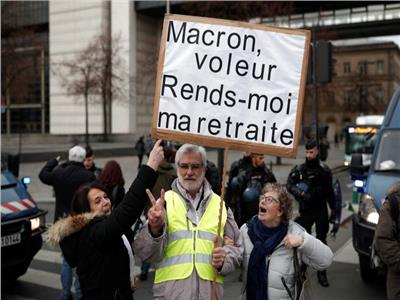 وزير فرنسي : الثلاثاء يوم عصيب علي فرنسا بسبب الاضرابات المرتقبة
