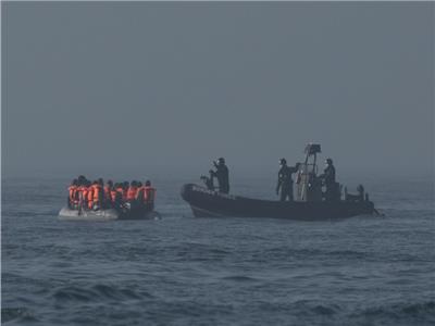 خفر السواحل الفرنسي ينقذ 83 مهاجرا على متن قاربين بالقنال الإنجليزي