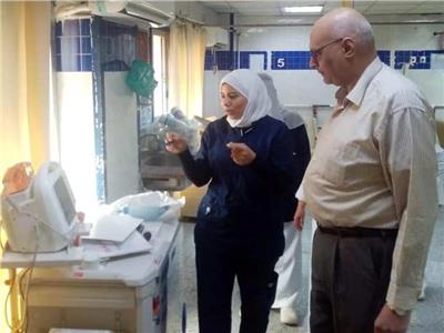 مدير «تأمين صحى الشرقية» يطمئن على الخدمات الطبية بمستشفى «المبرة»