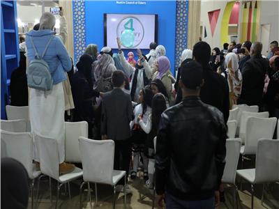 «حكماء المسلمين» يحتفي باليوم الدولي للأخوة الإنسانية بمعرض الكتاب