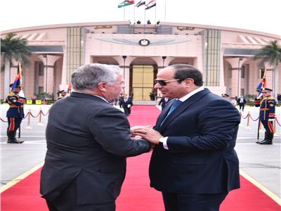 الرئيس يودع عاهل الأردن بمطار القاهرة