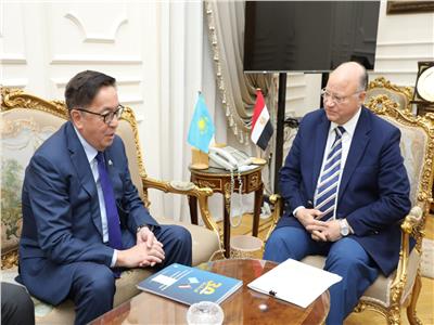 محافظ القاهرة يبحث سبل تعزيز التعاون مع سفير كازاخستان