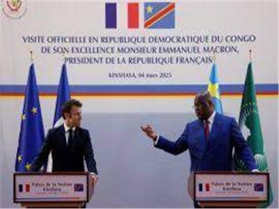 رئيس أفريقي يمد أصبعه لـ"ماكرون": انظروا إلينا باحترام بعيدًا عن الأبوة والاحتقار  