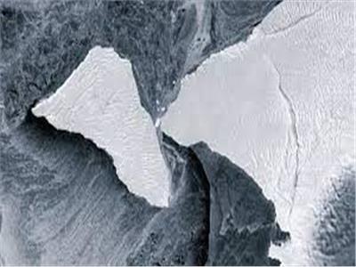 رصده علماء البيئة.. جبل جليدى بحجم لندن ابتعد عن مكانه 150 كيلومترا