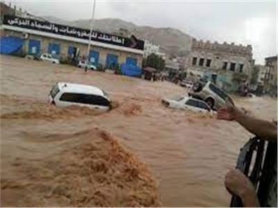 عزل مدن يمنية بعد سيول مدمرة 