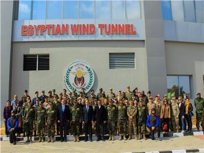 القوات المسلحة تنظم زيارة للملحقين العسكريين العرب والأجانب لـ«المظلات والصاعقة»