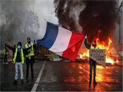قبل إحراق باريس.. الفرنسيون يترقبون «الكلمة الدستورية» في أزمة قانون التقاعد