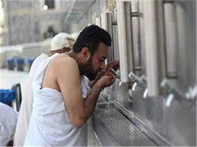 اختبار 300 عينة من «ماء زمزم» يومياً بالمسجد الحرام خلال شهر رمضان