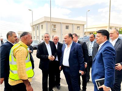 وزير التجارة يتفقد منطقة الـ100 مصنع بمدينة الجلود في الروبيكي