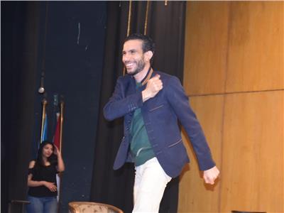 "إبراهيم إربا" في عرض كوميدي غنائي استعراضي جديد بعنوان " سلطان زمانه" 