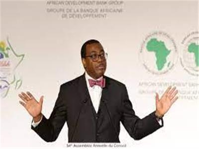 رئيس بنك التنمية الإفريقي:الأفارقة المهاجرون يرسلون 85 مليار دولار من التحويلات إلى قارتنا