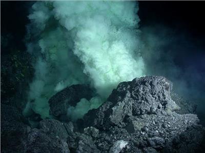 اكتشاف فوهة عملاقة منذ العصر الجليدي تحتوي بركانا ينفث غاز الميثان