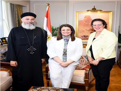 وزيرة الهجرة تلتقي "راعي "كنيسة العذراء" و "فيبي وصفي" بعد تكريمها من "الرئيس" بكندا