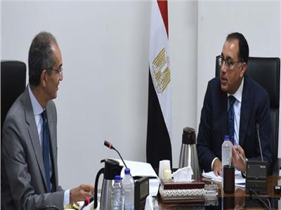 رئيس الوزراء يتابع مع وزير الاتصالات استراتيجية مصر الرقمية لصناعة التعهيد