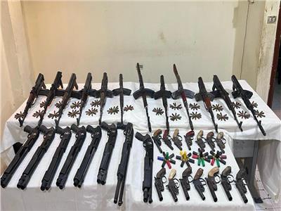 ضبط 25 قضية سلاح ومخدرات وتنفيذ 1319 حكم في حملة أمنية بـ أسوان - دمياط - أسيوط