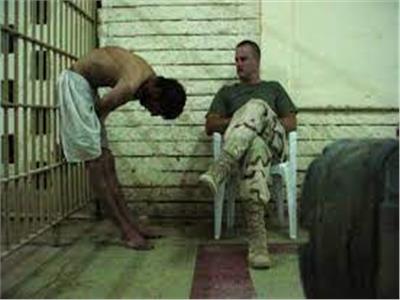 الجارديان: فضيحة سجن أبوغريب وصمة عار في جبين صورة الولايات المتحدة